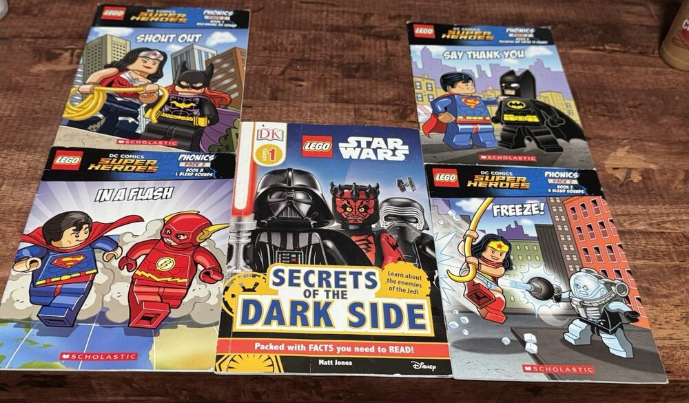 Lego Phonics Pack 2 by Scholastic DC Comics Super Heros 5 Piece Set